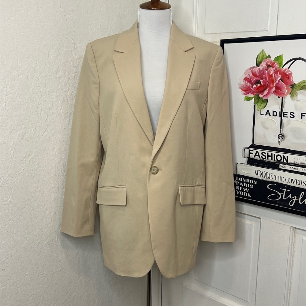 Aritzia Babaton Producer Blazer in Beige Size XS